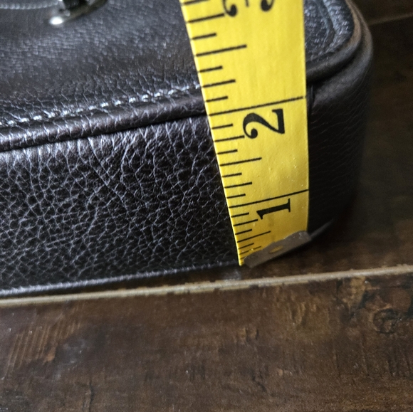 Elegant Gray Leather Crossbody Bag - Picture 7 of 7